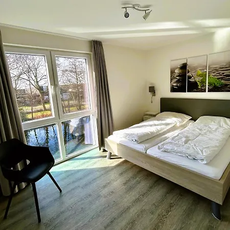 Haus Nr 33, Deichgraf Nyaraló *